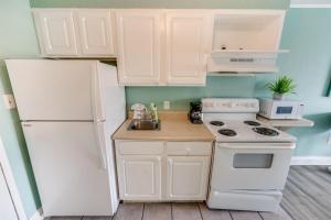 Fantastic view, 2 Full beds, 7th floor at Sea Mist