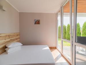 Comfortable holiday homes near the sea, pool