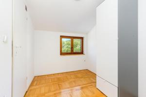 Family-friendly apartments with swimming pool Kastel Novi, Kastela - 22569