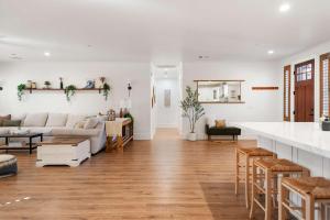 Luxury Oasis Compound with Hot Tub with 3 Homes