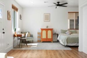 Luxury Oasis Compound with Hot Tub with 3 Homes