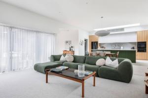 Pavilion Verde - Designer Retreat near Rosebud Beach