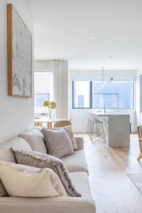 The Lightwell - Sunlit Beachside Escape with Rooftop