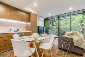 Parque Canopy - Lakeside Living with Infinity Pool