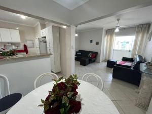 Apto Praia Pitangueiras - 50 metros do mar