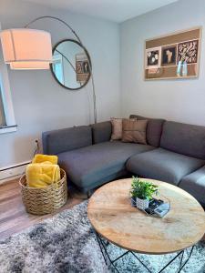 Downtown 2BR Penthouse with Prime Location & Views