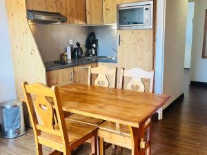 Appartement 34m², balcon, 700m centre, pied pistes, piscine, parking - FR-1-737-101