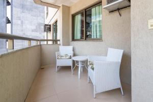 Suite, 2quartos, cozinha completa, varandão, 2 vagas de garagem