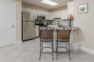 Phoenix VI 61103 condo