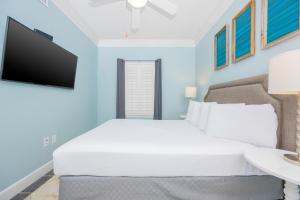 Phoenix VI 61103 condo