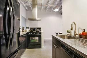 Modern One Bedroom with Balcony