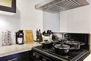 Modern One Bedroom with Balcony