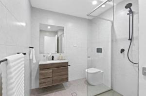 Cozy Stay Near CBD Free Wi-Fi, Netflix & Parking