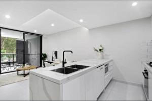 Cozy Stay Near CBD Free Wi-Fi, Netflix & Parking