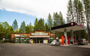 Yosemite Lakes Wheelchair Accessible Meadow Yurt 16