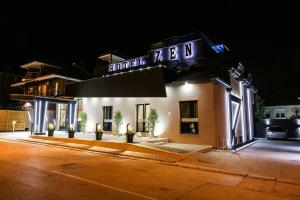 Garni Hotel Zen free parking