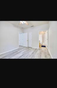 2 Bedroom Beautiful Luxury Apartment In A Quiet Neighborhood 7 Minutes Away From Ben Hill Griffin Stadium !