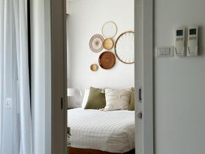 Cozy Lake-View 1BR Apt Pool Gym 1405