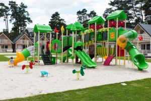Holiday Park & Resort Pobierowo - całodniowe animacje i podgrzewany basen w cenie