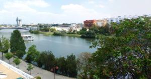 SevillaHome - Bonito Piso Junto al Rio