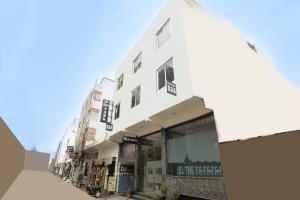 Hotel TEJ Premium A Family Hotel Near IGI Airport