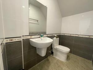 邻家小墅c2泳池别墅 近中天海滩 市中心 航站楼 步行街 唐人街