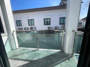 邻家小墅c2泳池别墅 近中天海滩 市中心 航站楼 步行街 唐人街