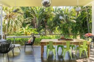 Urban Jungle Townhouse - Tropical Living