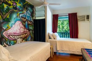 Urban Jungle Townhouse - Tropical Living