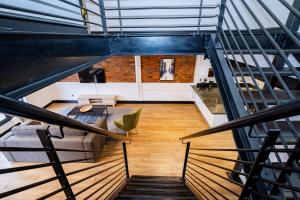 1004 - Spacious 2Brdm City-Center Apt with Parking