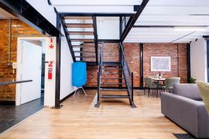 1006 - Spacious 2Brdm City-Center Apt with Parking