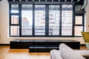 1006 - Spacious 2Brdm City-Center Apt with Parking