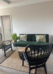 Cozy 1 bedroom Apartment 6 Min Walk to Beach