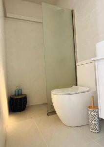 Cozy 1 bedroom Apartment 6 Min Walk to Beach