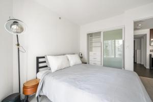 Modern Condo in Downtown Vancouver