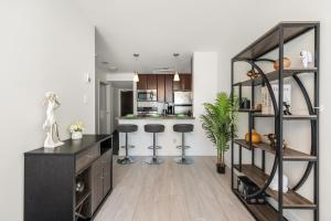 Modern Condo in Downtown Vancouver