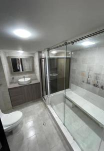 Apartaestudios edificio Alferez 9 piso enseguida Hotel intercontinental