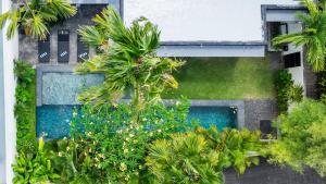 Villa Tupai - Best Location 4BR with AC Living Room, 600m To Berawa Beach, Perfect for Surfers