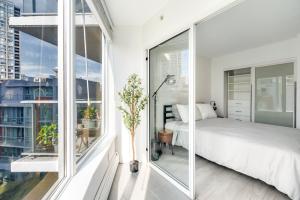 Modern Condo in Downtown Vancouver