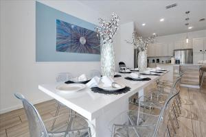 5414 OAKGRAIN CT DAVENPORT 12 BEDS