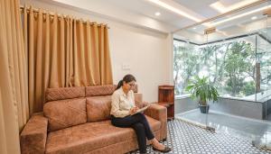 FabHotel Redmoon Suites - Nr Brookfield