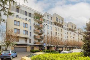 Beautiful Apartment with Spacious Terrace by Noclegi Renters