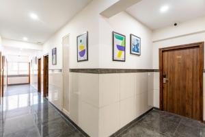 Treebo Orchid Silver