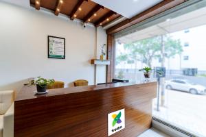 Treebo Orchid Silver