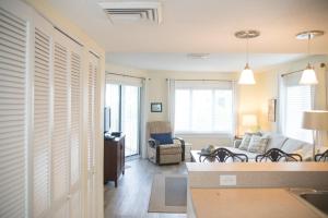 Port O Call D101 - Beach & Pool Lovers Dream! 1st Floor!
