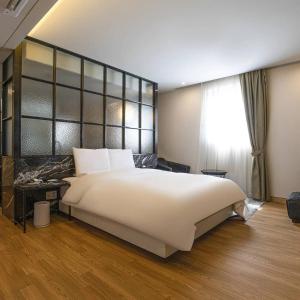 Hotel Circle Yonghyeon