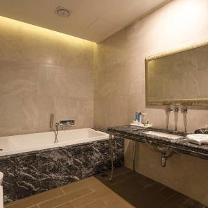 Hotel Circle Yonghyeon