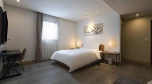 Hotel Circle Yonghyeon