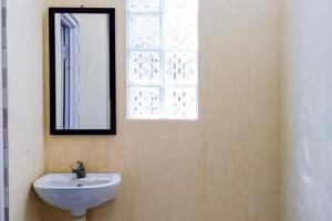 RedDoorz Syariah at Griya Soeratin Pacitan