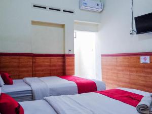 RedDoorz Syariah at Griya Soeratin Pacitan